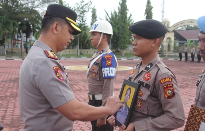 Diserse, Kapolres Bengkalis PTDH Aipda Asmadi Dari Kedinasan Polri
