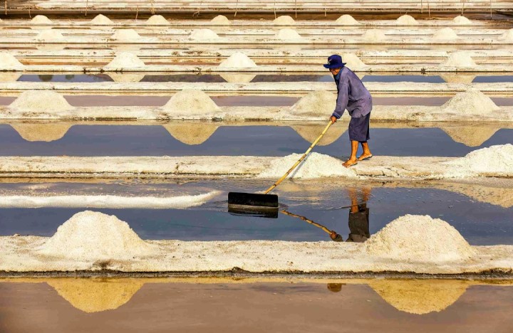 Ilustrasi pengolahan garam. Sumber: Internet