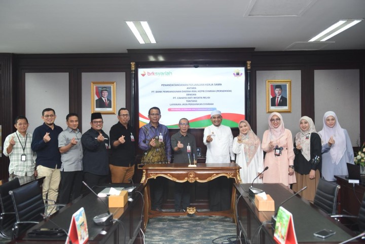 BRK Syariah menjalin kolaborasi dengan PT. Cahaya Hati Wisata Religi dalam mendukung kemudahan layanan perjalanan Umrah dan Haji Khusus