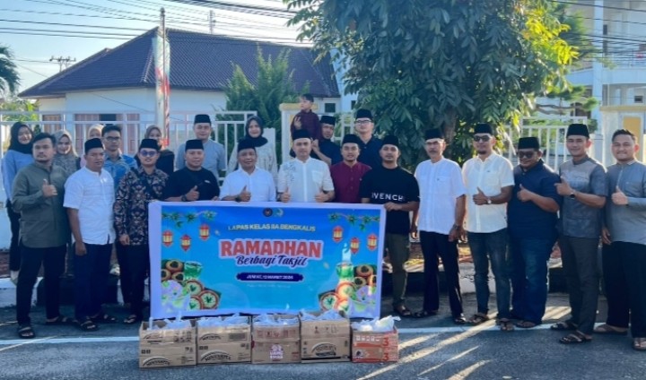 Berkah di Bulan Ramadhan, Lapas Kelas IIA Bengkalis Bagikan Takjil ke Masyarakat