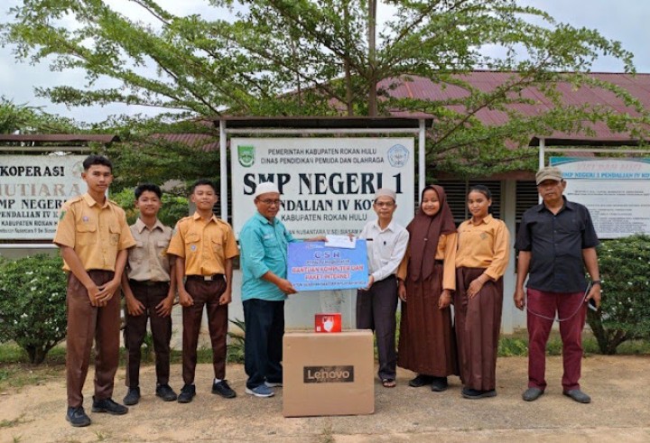 Tingkatkan Ekonomi Masyarakat, PTPN IV PalmCo Kucurkan CSR Rp 2,4 Miliar dan Gandeng Ribuan Petani