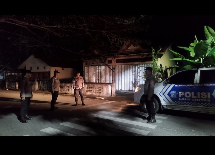 Patroli Rutin Ditingkatkan, Polsek Siak Jaga Rumah Warga Saat Mudik