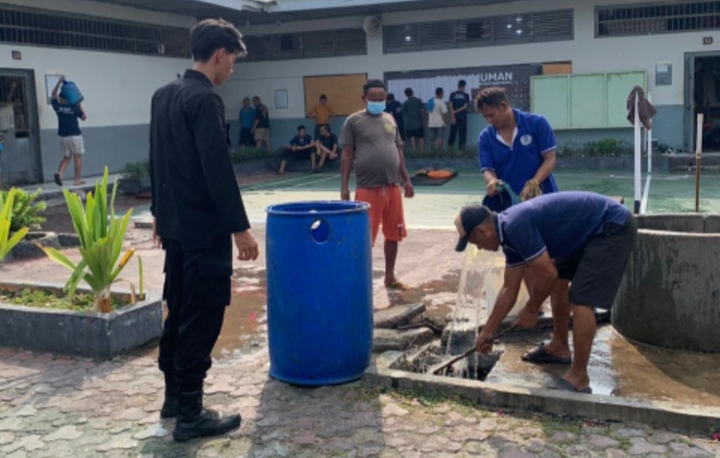 Sambut HBP, Lapas IIA Bengkalis Bersih Bersih Lingkungannya