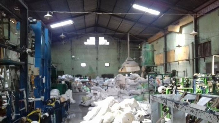 Melihat Cara Pemerintah Siasati Langkanya Bahan Baku Plastik