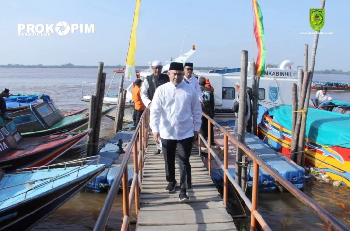 Bupati Indragiri Hilir (Inhil) melalui Staf Ahli Bidang Kemasyarakatan dan SDM, H. Muamar Gaddafi, menghadiri peringatan Haul ke-89 Syekh Abdurrahman Siddiq bin Syekh M. Afif Al-Banjari, Rabu (28/1/2026), di Desa Teluk Dalam, Kecamatan Kuala Indragiri.