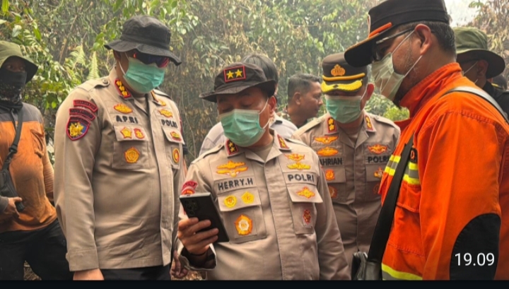 Kapolda Riau Cek Langsung Karhutla di Bengkalis