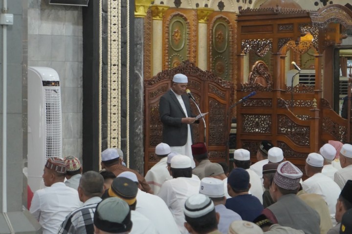 Bupati Indragiri Hilir (Inhil) Herman melaksanakan salat Idul Fitri 1447 Hijriah/2026 Masehi yang digelar di Masjid Agung Al-Huda Tembilahan, Sabtu (21/3).