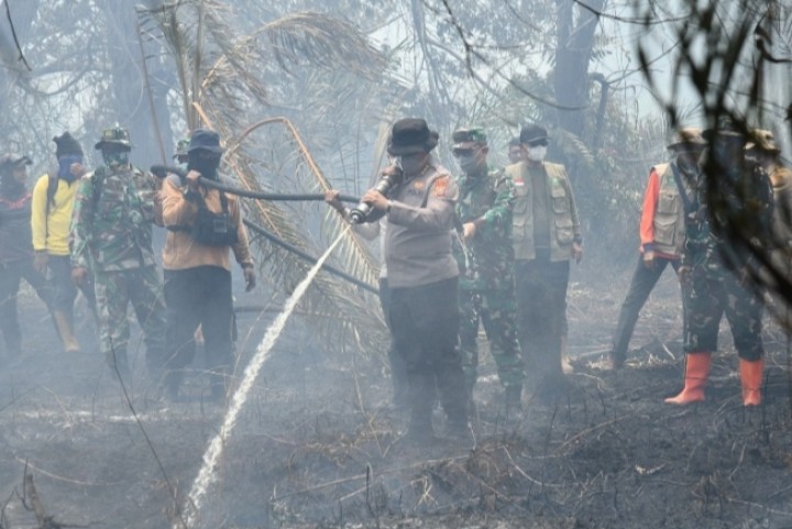 KAROOPS Polda Riau dan Asops Kodam Tuanku Tambusai Turun Kelokasi Karhutla Bengkalis