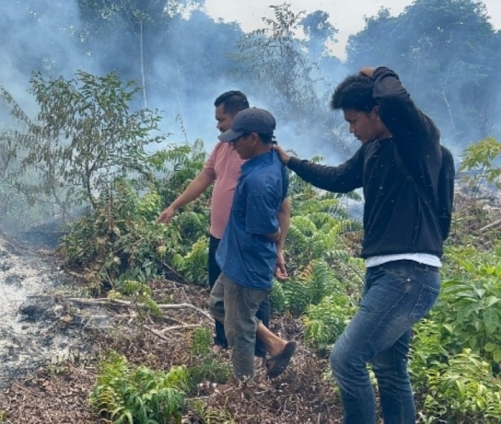 Pelaku Karhutla Desa Pendekik Diamankan Sebagai Tersangka