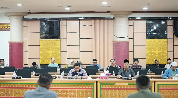 Pansus DPRD Riau Dalami Kinerja OPD dalam Rapat LKPJ 