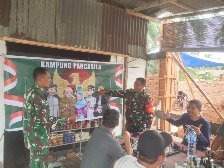 Babinsa Koramil 01/Siak Perkuat Jiwa Nasionalisme di Srigading 