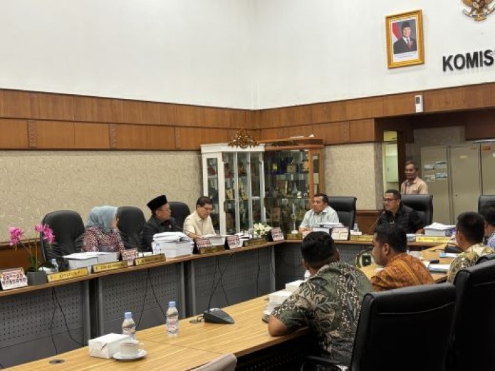 Komisi IV RDP dengan Dishub terkait antrian truk sawit di Roro Dumai - Rupat 