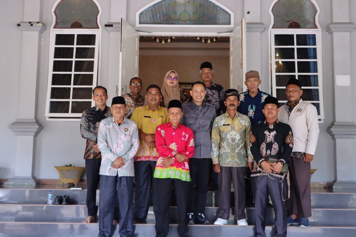 Silaturahmi di Rumah Dinas, Ketua DPRD Siak Tampung Aspirasi Masyarakat