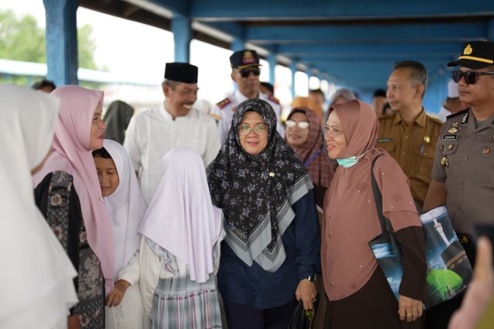 Bupati Afni Dampingi Keberangkatan CJH Siak, Pastikan Semua Berjalan Lancar