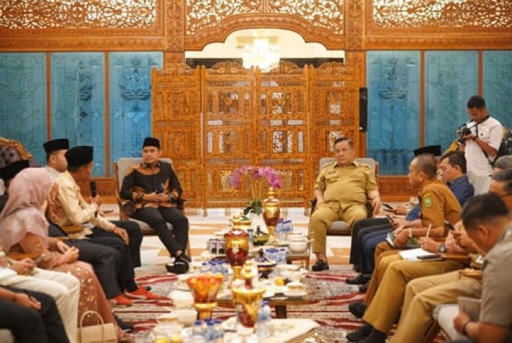 Komisi I DPRD Riau Melakukan Kunjungan Silaturahmi dengan Plt Gubri