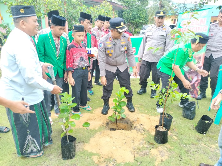 Kapolsek Tualang Ajak Santri Ponpes Fataha Jaga Kelestarian Alam