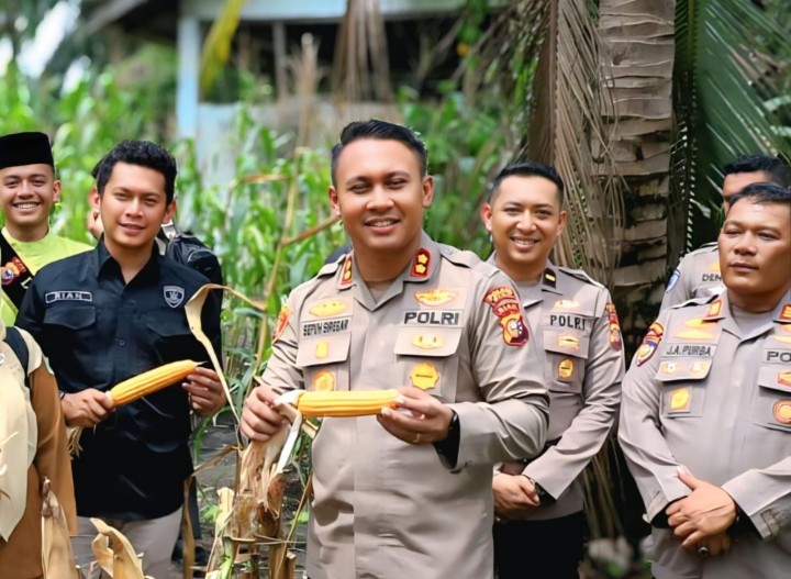 Kapolres Siak Dorong Pemanfaatan Lahan Tidur untuk Jagung Pipil