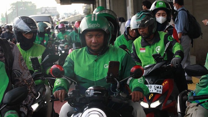 Ojek online. Sumber: Internet