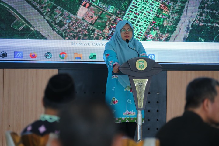 Hadirkan Kepastian Hukum Tanah bagi Warga Balai Kayang, Bupati Afni Serahkan Puluhan SHM