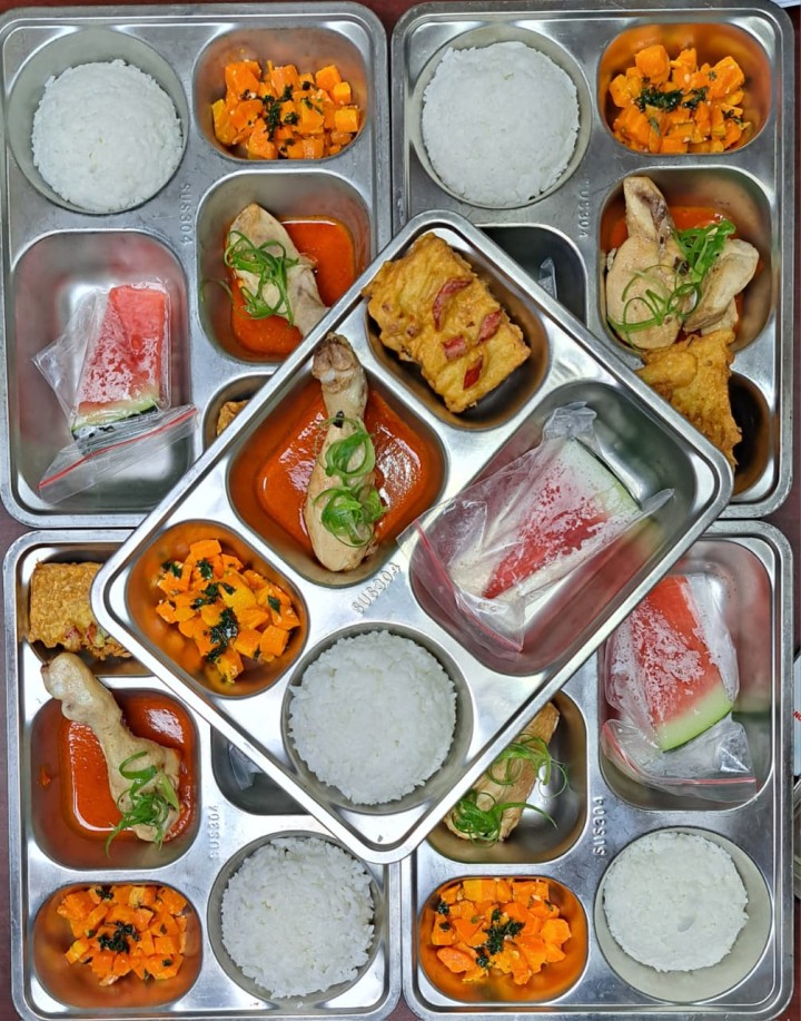 Menu Ayam Pop dan Semangka Warnai MBG SPPG Bengkalis Kota III