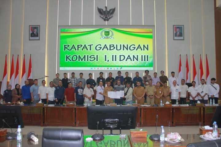 Rapat Dengar Pendapat Umum (RDPU) yang digelar DPRD Kabupaten Indragiri Hilir.