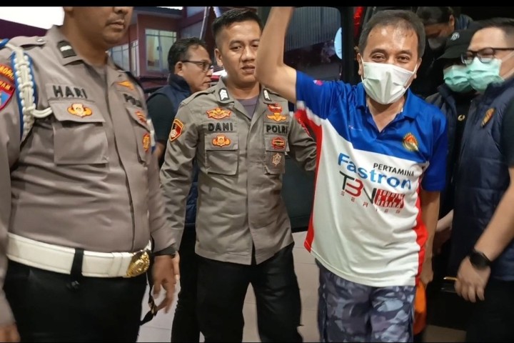 Penangkapan Roy Suryo oleh pihak kepolisian. Sumber: Internet
