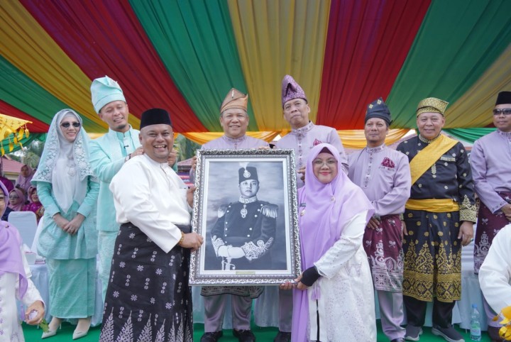 Bupati Afni Pimpin Kafilah Siak pada Pawai Ta'aruf MTQ XLIV Provinsi Riau
