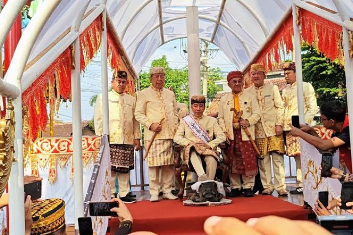 Presiden ke-7 kantongi gelar adat di Provinsi Lampung. Sumber: kompas.com