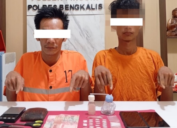 Polsek Pinggir Sita 24 Paket dan Timbangan Digital Dari Dua Orang Pria