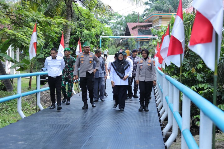 Jembatan Merah Putih Presisi di Merempan Hulu Resmi Difungsikan, Bupati Afni Apresiasi Dukungan Polri