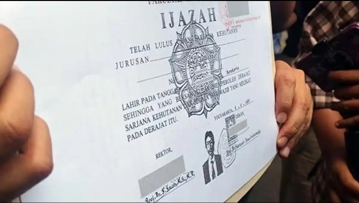 Fotokopi ijazah Presiden ke-7 Joko Widodo. Sumber: BBC