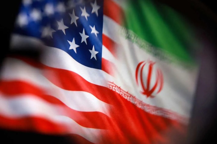Bendera Iran dan Amerika Serikat. Sumber: kontan.co.id