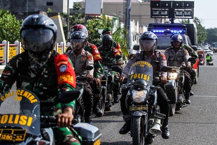 Babinsa dan Bhabinkamtibmas. Sumber: kompas.com