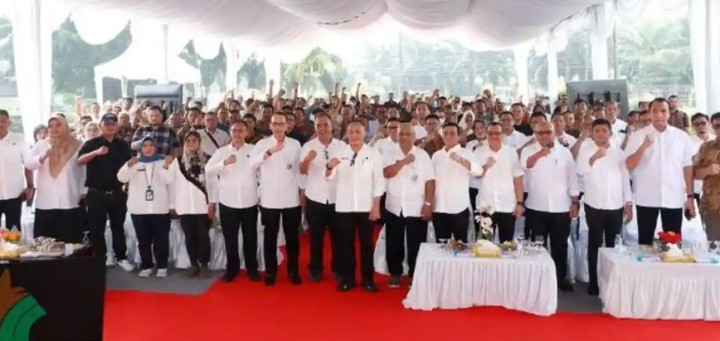 PTPN IV PalmCo menjalankan program Ketahanan Pangan Nasional dan Mandatori Biodiesel B50 yang menempatkan perusahaan sebagai salah satu pemasok strategis bahan baku energi nabati nasional sekaligus penggerak penguatan ekonomi petani sawit rakyat.     
