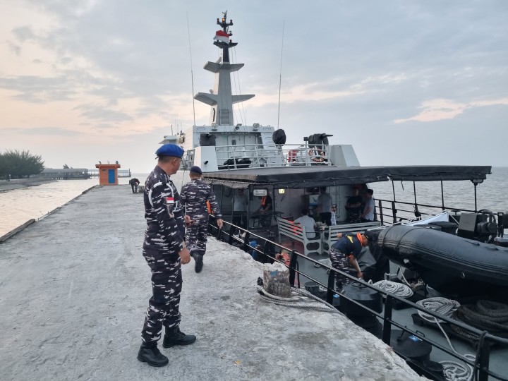 KRI Lepu-861 Ekspedisi Rupiah Berdaulat Bersama BI Disambut Antusias Warga Bengkalis