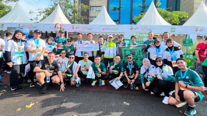 BRK Syariah turut berpartisipasi dalam menyukseskan Riau Bhayangkara Run yang diselenggarakan Polda Riau