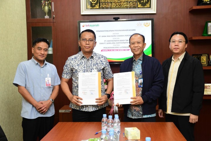 Perjanjian Kerja Sama (PKS) BRKS Syariah dengan PT Hartadinata Abadi Tbk dan PT Gemilang Hartadinata Abadi