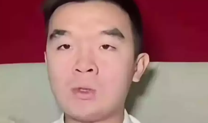 Aksi konten kreator Brian yang meminta bayaran setelah merekam sales promotion girl (SPG) di GIIAS 2026 dinilai bukan persoalan sepele. Bahkan aksinya itu berpotensi menimbulkan konsekuensi hukum yang masuk dalam kategori pelanggaran pidana dengan ancaman hukum 4 tahun penjara dan denda Rp 4 miliar.