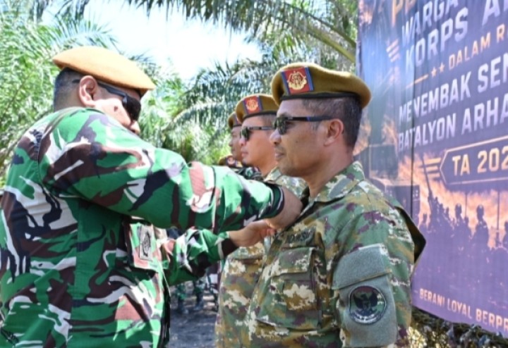 Wabup Bengkalis Dikukuhkan Sebagai Warga Kehormatan Korps Arhanud