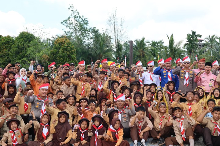 Ekspedisi Merah Putih Presisi Polda Riau Jelajah Sudut Negeri, Hadirkan Senyuman di Kampung Teluk Lanus