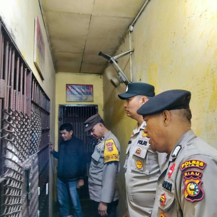 Pastikan Keamanan Malam Hari Tetap Terjaga, Polsek Tualang Gelar Serah Terima Tugas Piket