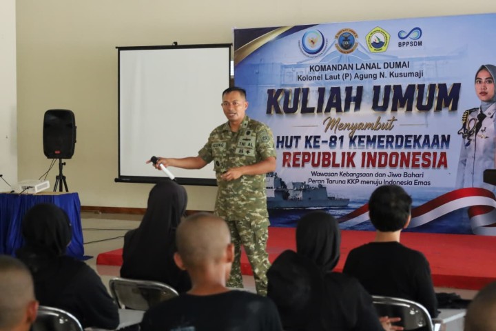 Kolonel Laut (P) Agung N Kusumaji  Kuliah Umum Bersama Taruna Poltek KP