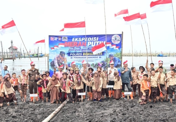 Ekspedisi Merah Putih Presisi di Pambang Pesisir, Sinergi Polri dan Pemkab Bengkalis Untuk Masyarakat