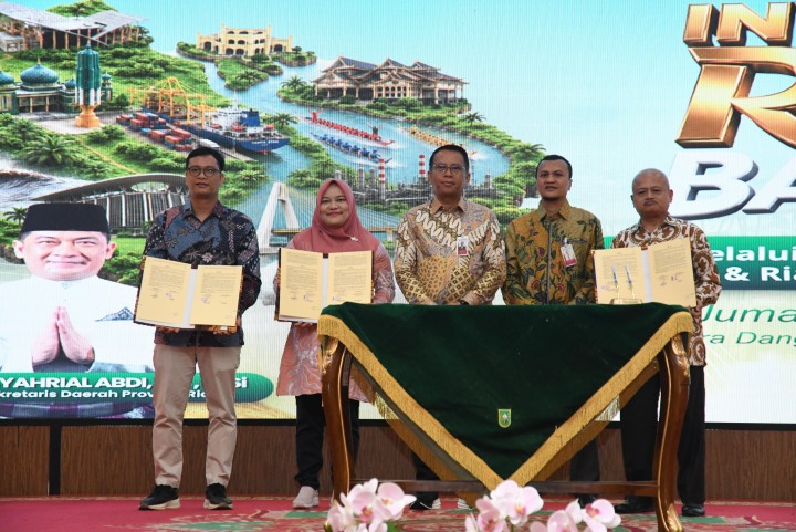 Penandatanganan kesepakatan usaha antara BRK Syariah dengan sejumlah perusahaan 