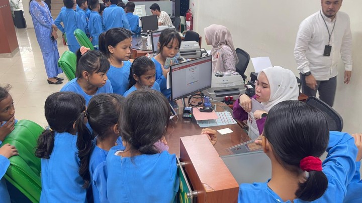 School Goes To Bank Pelajar Batam di BRK Syariah 