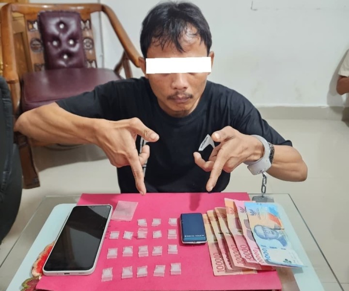 Pengedar Narkoba di Kabupaten Bengkalis Diborgol Polisi Serta 18 Paket Sabu