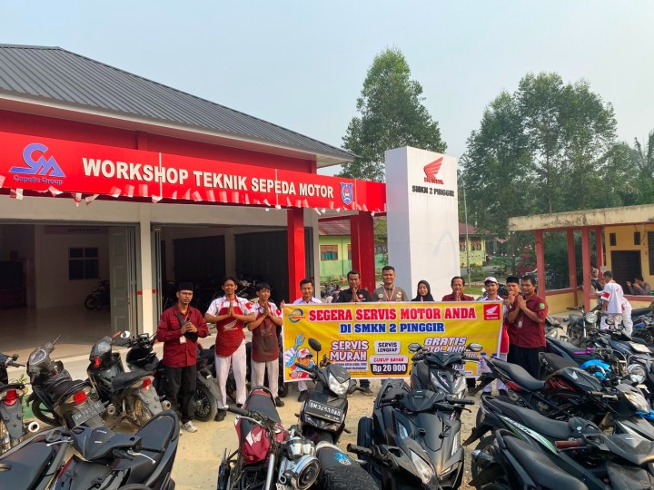 Wujudkan Sinergi Bagi Negeri, Capella Honda Riau Apresiasi SMK Binaan Honda Dalam Program 