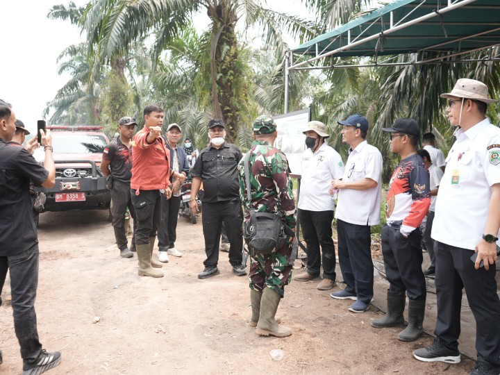 Antisipasi Karhutla Meluas, Plh Bupati Siak Pimpin Langsung Penanganan di Dayun, Alat Berat Ditambah
