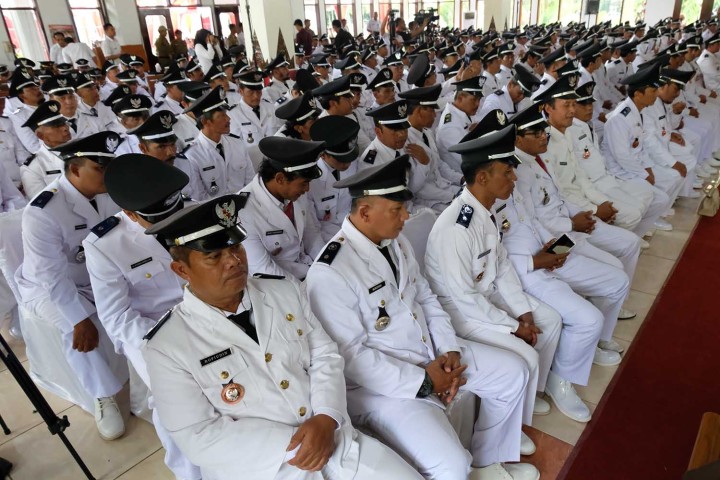 Pelantikan massal kepala desa. Sumber: Internet