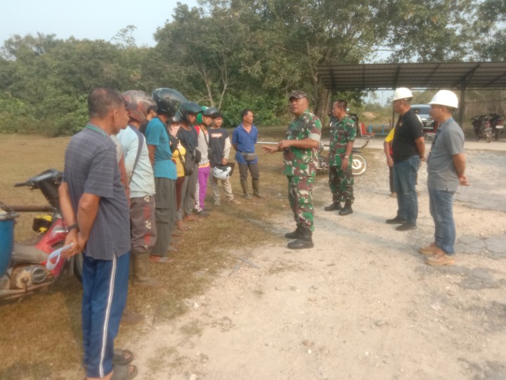 Tim Mabes TNI Gencarkan Penyuluhan Karhutla di Siak